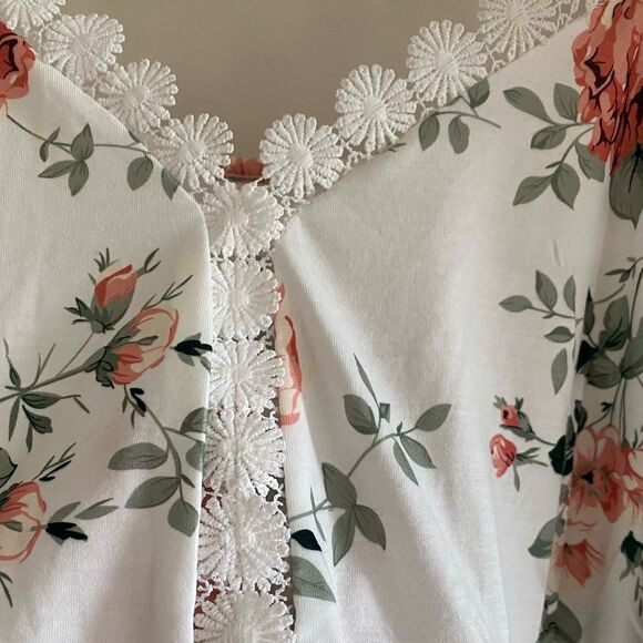 Lace Detail Floral Layering Camisole - Picture 6 of 9